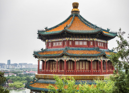 Historic British Architecture and Feng Shui: Balancing Tradition with Winter Comfort