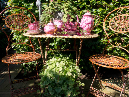 Optimal Placement of Garden Furniture for Positive Qi Flow in UK Outdoor Spaces