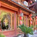 Impact of Nearby Roads and Traffic Flow on Front Door Feng Shui